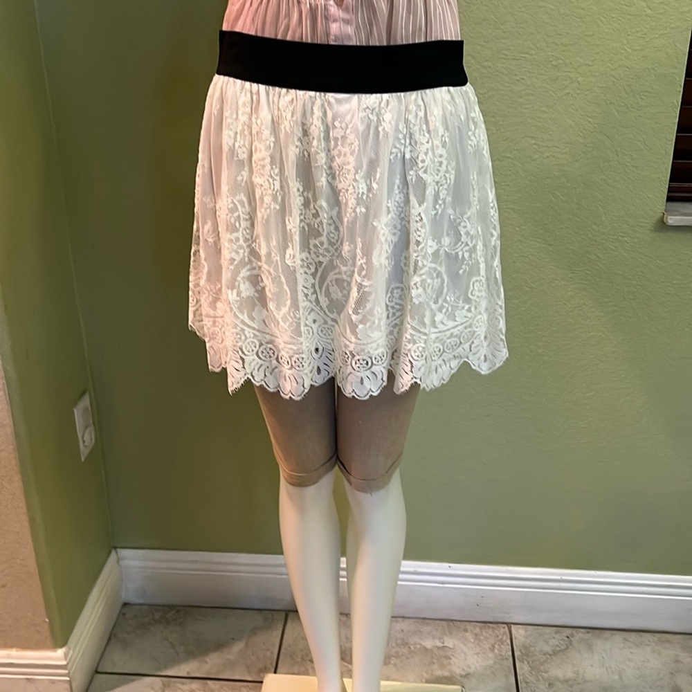 Lace skirt